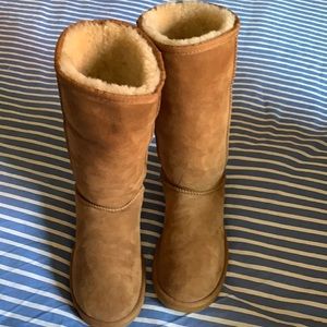 Shearling boots